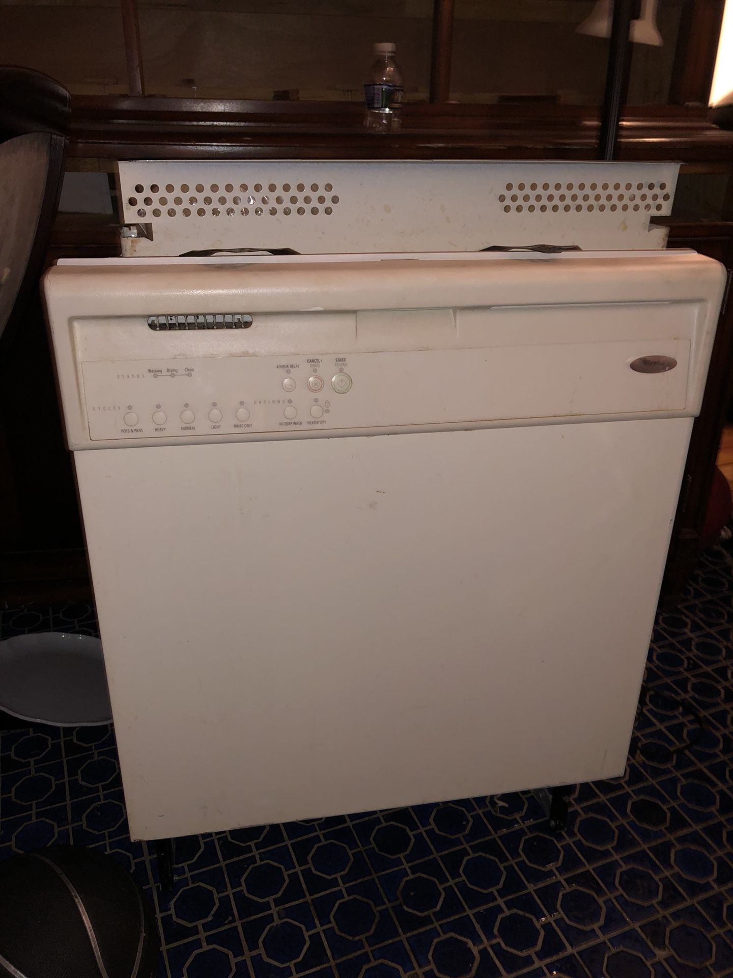 Dishwasher (white)