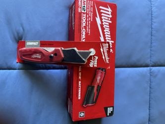 Milwaukee M12 Cordless 3/8” Ratchet - BRAND NEW - PLUS Compact Folding Knife