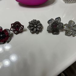 Flower Rings Band is elastic for all sizes 