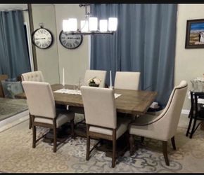 Havertys Dining Room Table Only (no Chairs)