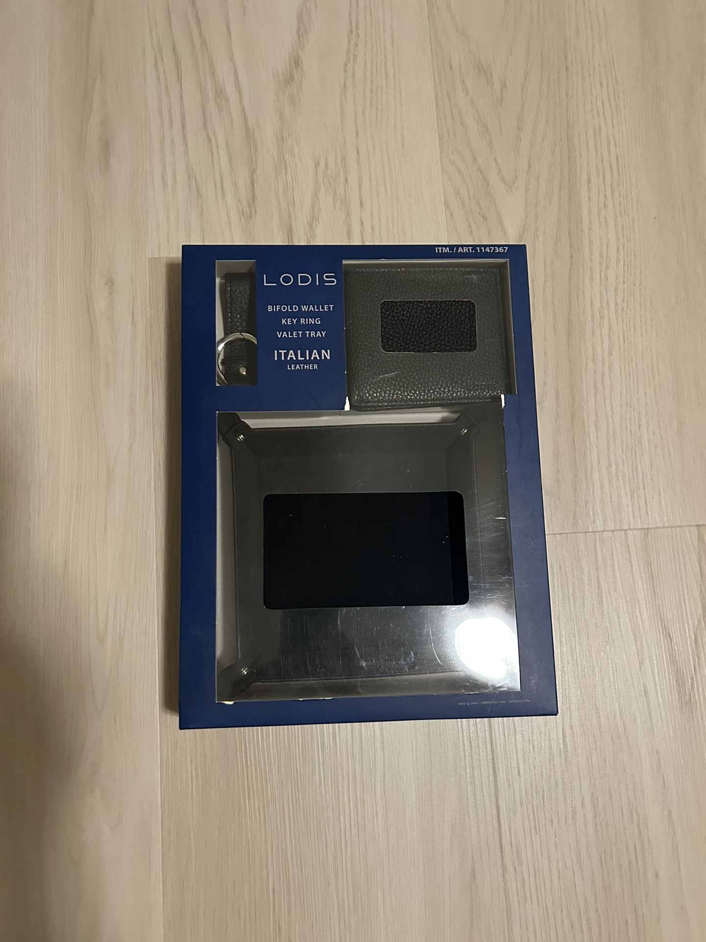 Lodis Bifold Men’s Wallet, Key Ring, and Valet Tray - Italian Leather - NEW!!