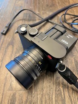 Leica Q3 28mm camera