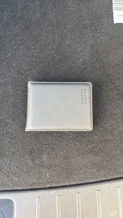Bifold wallet with cash clip