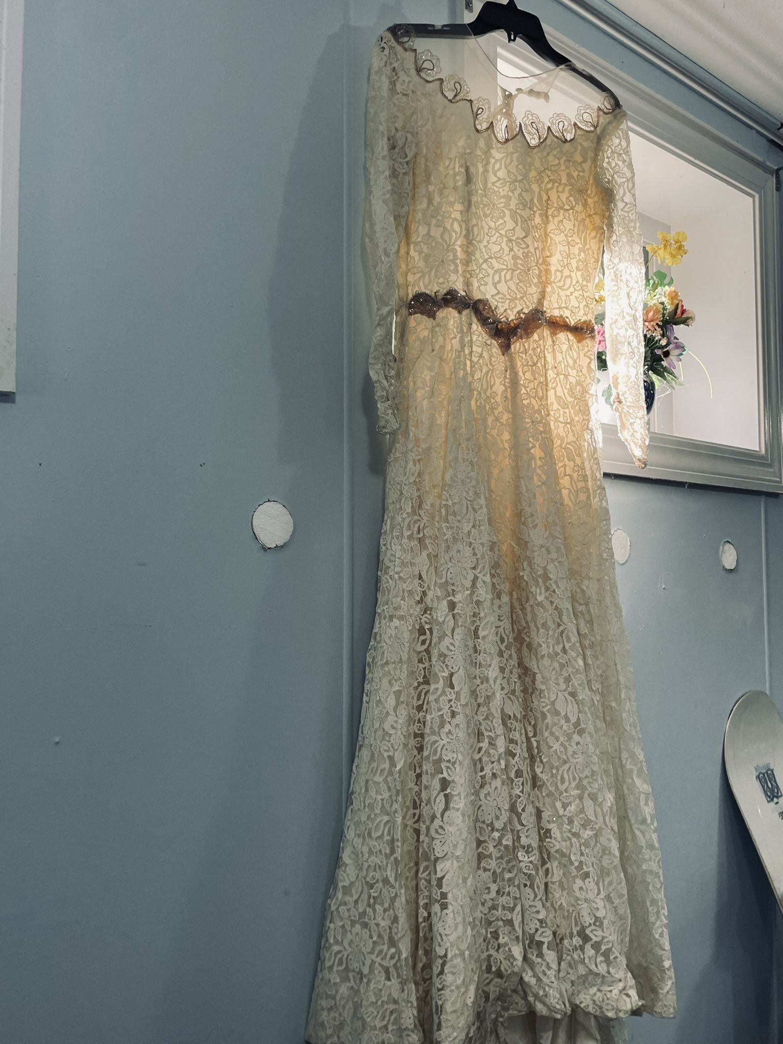Wedding Gown Sz 6 6’ Train Hand Beaded Crystals Front Full Button Back Bodice