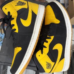 New Love Jordan 1 Retro Mid Size 10.5 (2017)