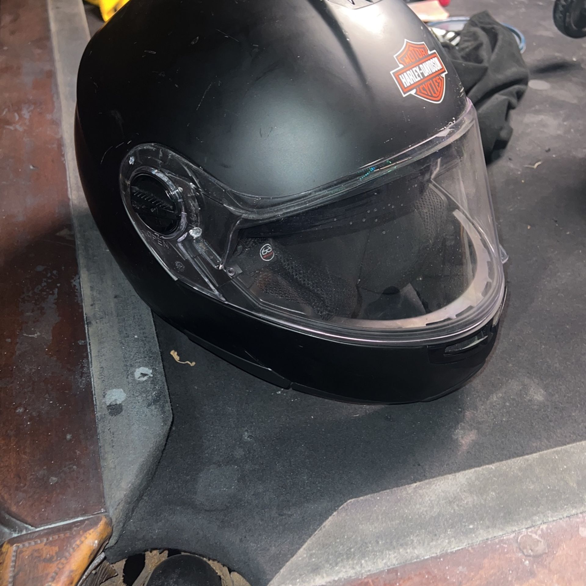 HARLEY DAVIDSON HELMET SIZE LARGE W/ BLUETOOTH