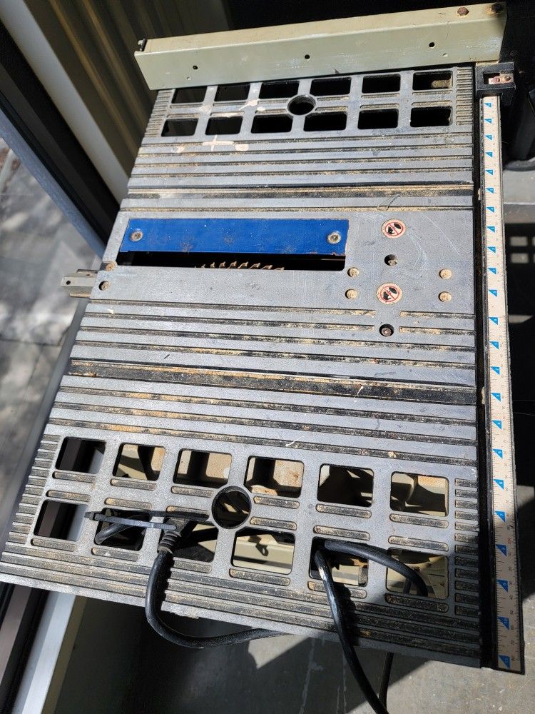 DELTA 10' TABLE SAW