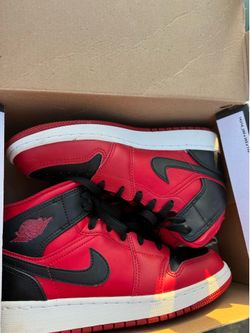 Air Jordan 1 Mid GS Reverse Bred Red/Black - Size 5.5Y (554725-660)