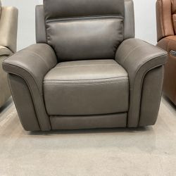 New Pittsburgh dual power recliner with recliner headrest