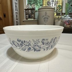 Vintage Pyrex Colonial Mist Mixing Bowl