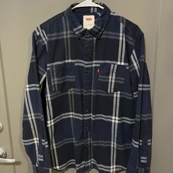  Men's Medium By Levi's flannel button-up shirts, Navy Blue (Pick up🛒 In Bellevue) *Check out my Other Posts 🎁