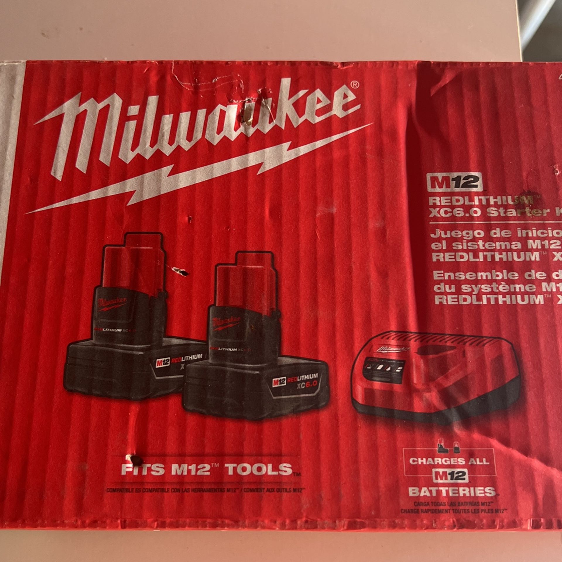 Milwaukee Drill Set Tool And Battery And Charger