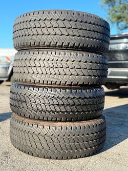 275/65/20 Bridgestone vendo un set de llantas usadas excelente condiciones de vida las 4 ✅🤩I am selling a set of used tires, all 4 in excellent livin