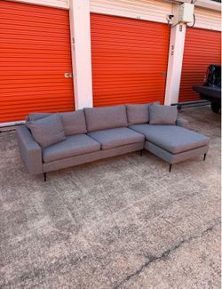 Sectional couche