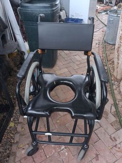 Commodore 600 series shower and commode chair