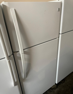 Great deal: White Kenmore Top Mount Refrigerator — glass shelves
