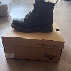 Dr. Martens 1460 T Kids Boots – EU 26 / US 9 Classic Black – Gently Used with Minor Wear