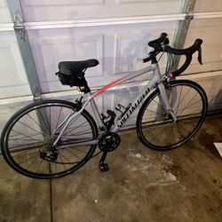 Specialized Dolce Women's Size 54 Bike Like Brand New