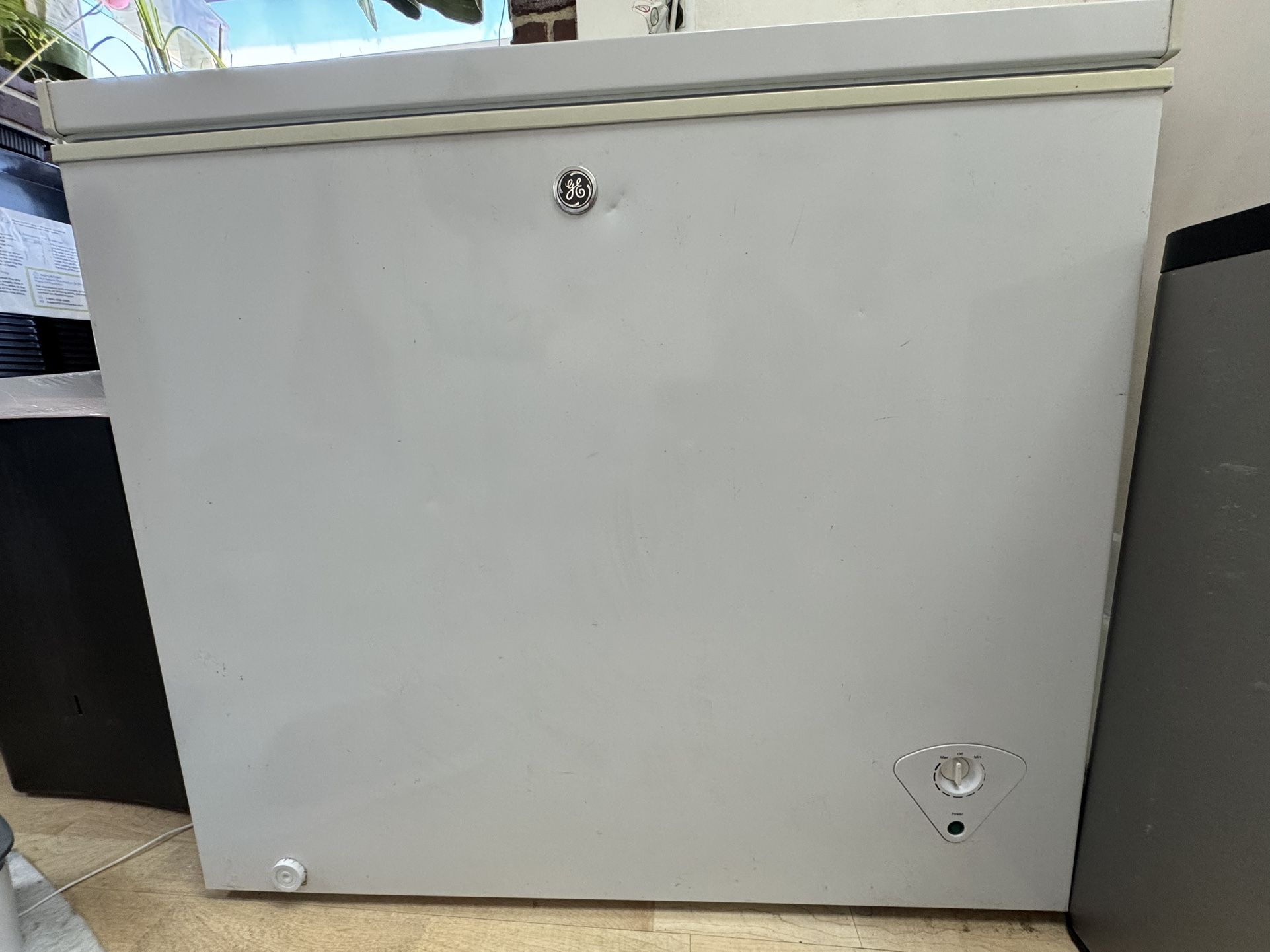 GE Chest Freezer ( 7 cu. ft. )