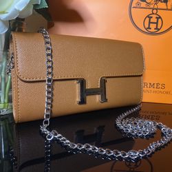 Small Pretty Crossbody 