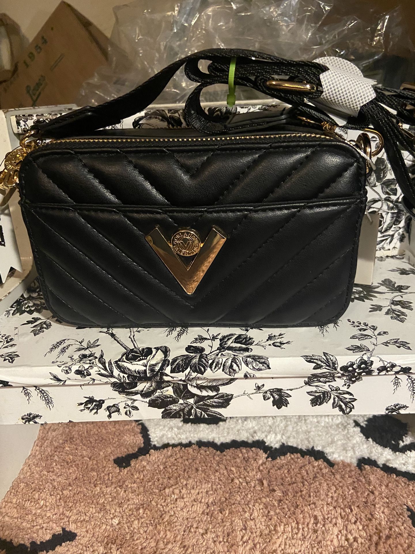 Brand new Valentino, Orlando Crossbody bag this is in the shape of a quilted camera bag comes with Crossbody scrap as well front pocket