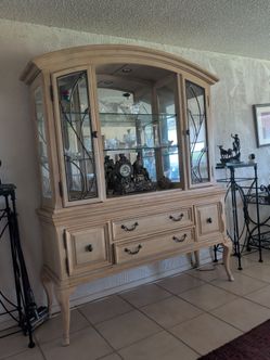 Decorative hutch