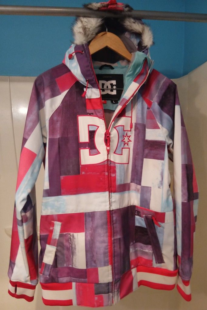 NEW !!! NWOT WOMEN'S DC SHOES WATERPROOF SKI SNOWBOARD JACKET WITH FAUX FUR HOOD SIZE LARGE