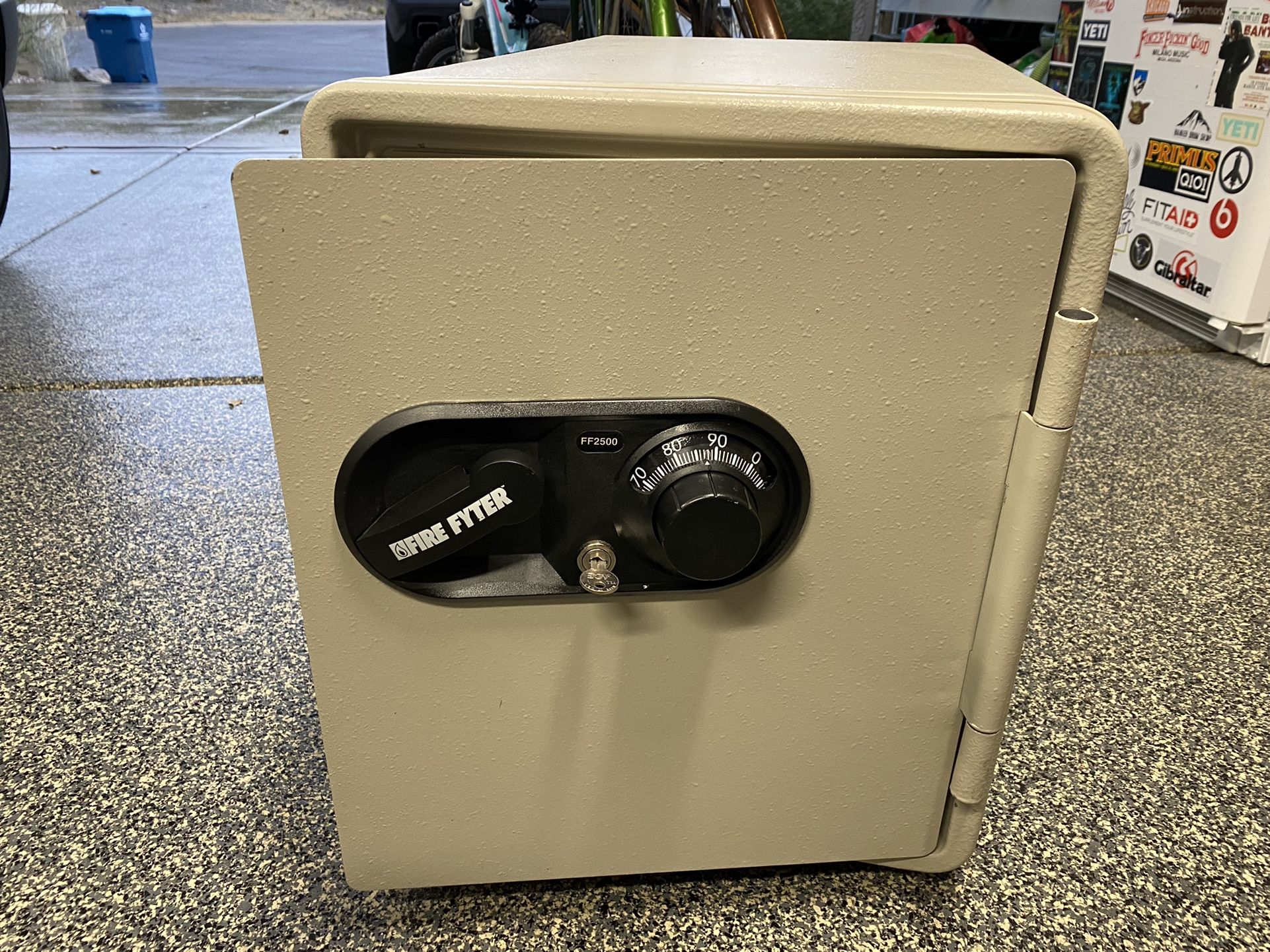 FS/ FT Fire Fyter FF2500 Fire Safe With Key