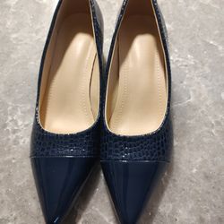 Navy Blue shoes never worn alligator style along the edges (39)8 1/2