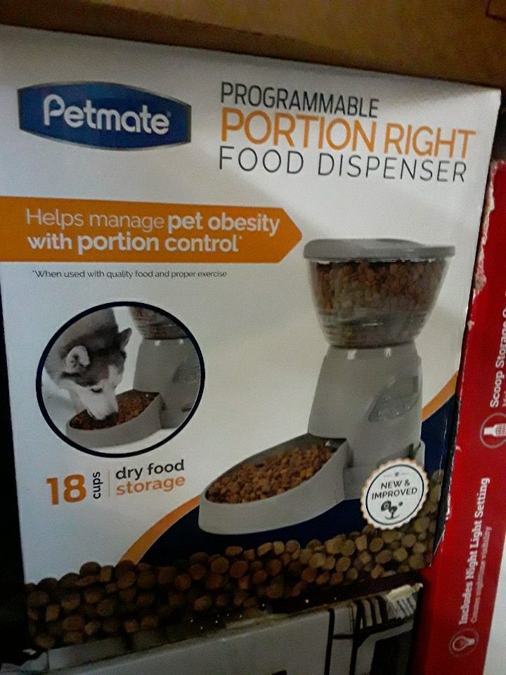 Brand New Dog Feeder In Weeki Wachee Erea Code 34613