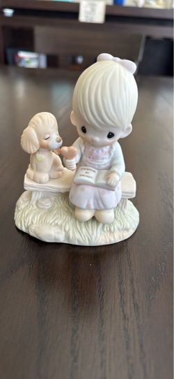 1979Precious Moments 'Loving Is Sharing' Figurine