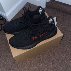 Men’s Authentic Yeezy 350 Bred Size 10.5