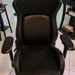 Razer Iskur  Chair Excellent Condition