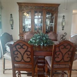 Dining room table, 1 leaf and 6 chairs