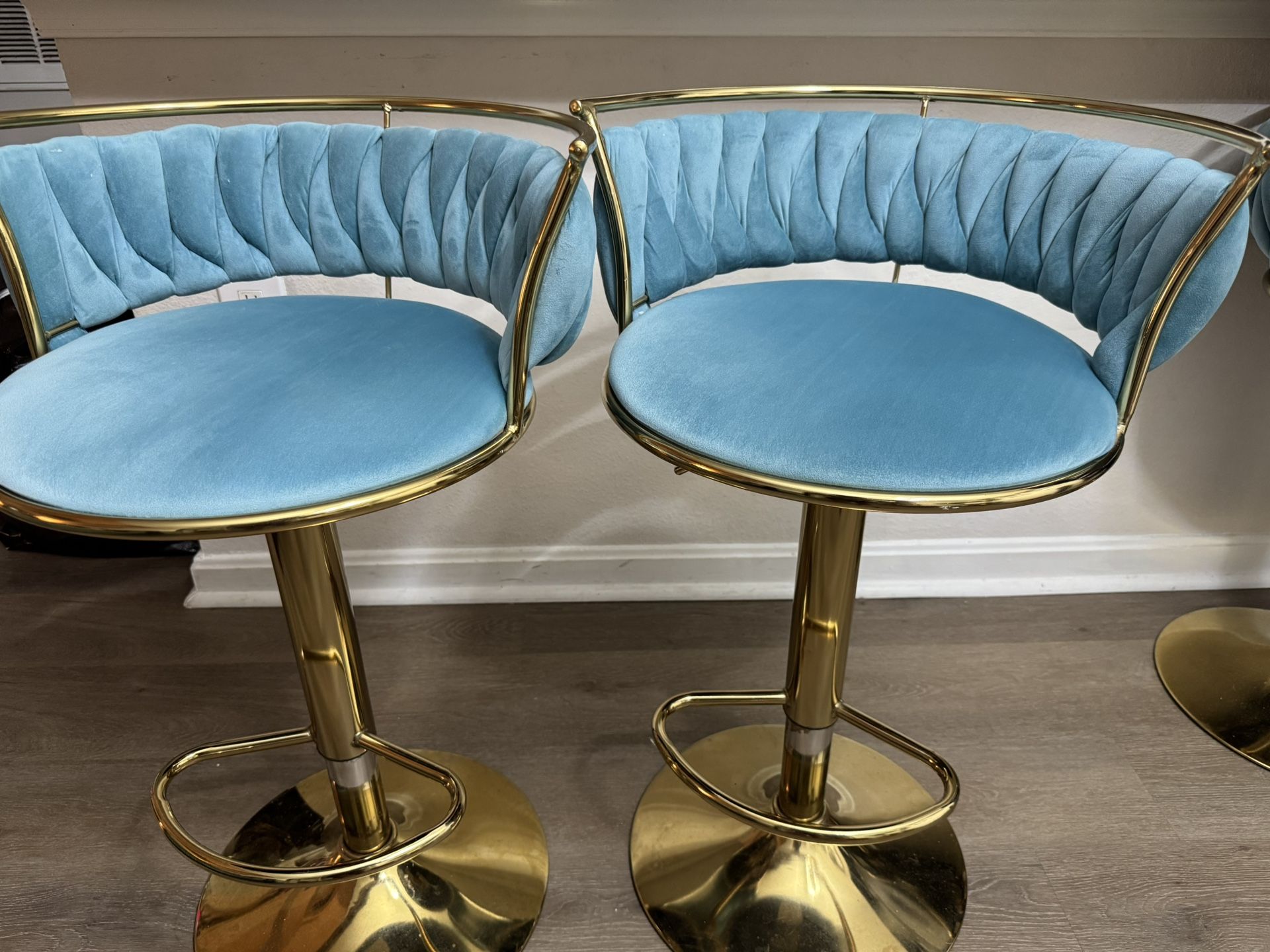 Set of 4 Velvet Bar Stools – Gold Base & Blue Upholstery