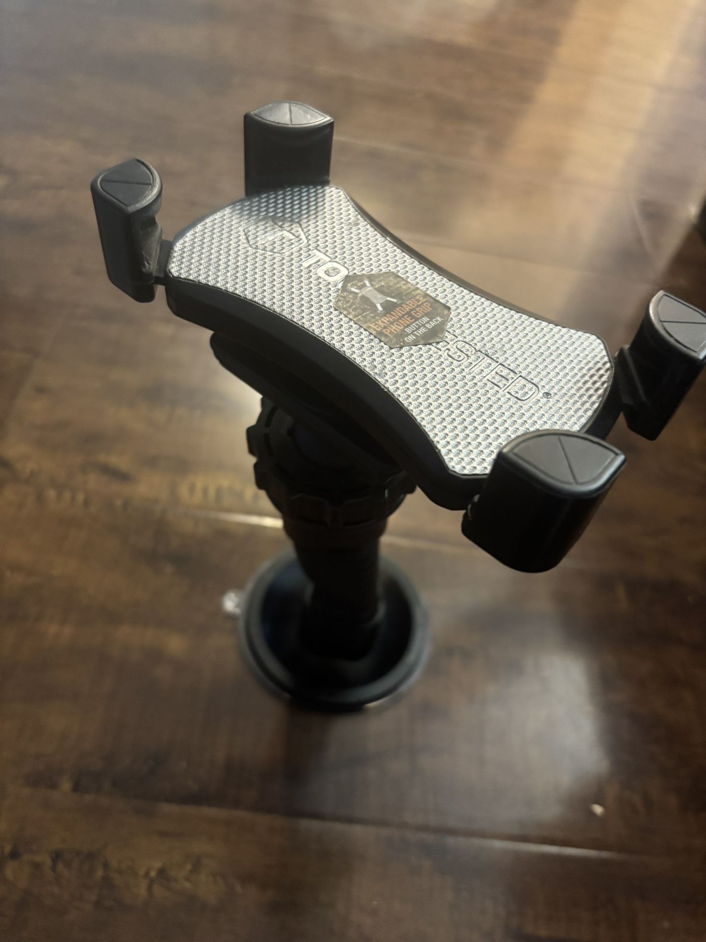 phone stand with suction cup and adjustable phone grip
