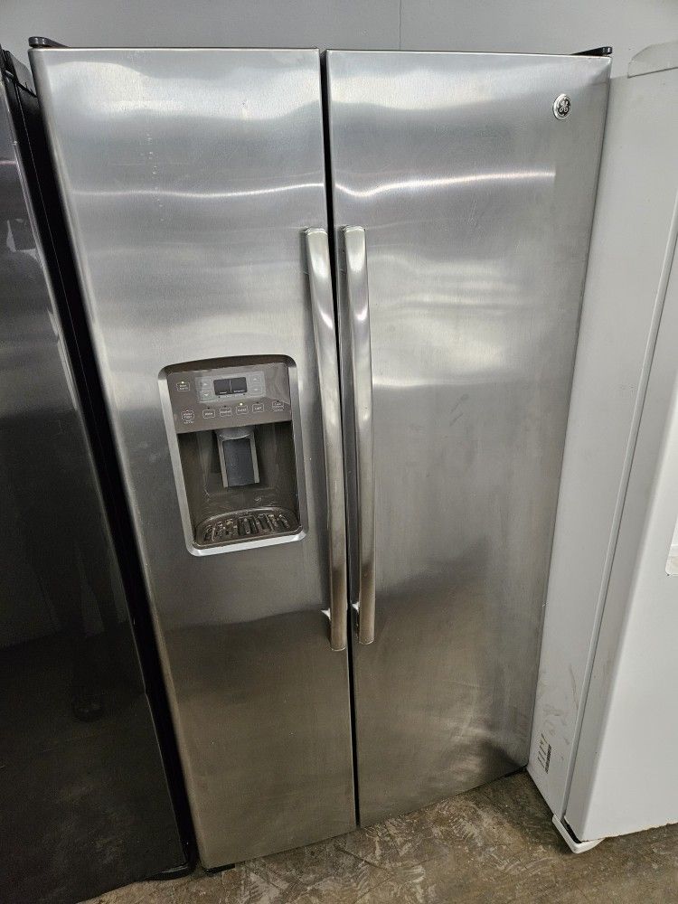 general Electric Double Door Stainless Steel Refrigerator.