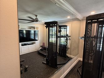 Reliable and Impact-Resistant Mirrors for Gyms