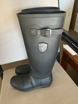Size 7 Women’s Kamik Rain Boots