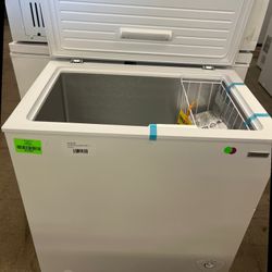 Vissani MDCF7WH 7 cu. ft. Manual Defrost Chest Freezer