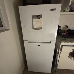 Fridge (Magic Chef 10.1 Cu. FT)