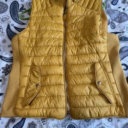 Yellow Cute Women Vest Size Large 