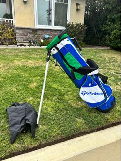 Taylor made golf beat with rain cover