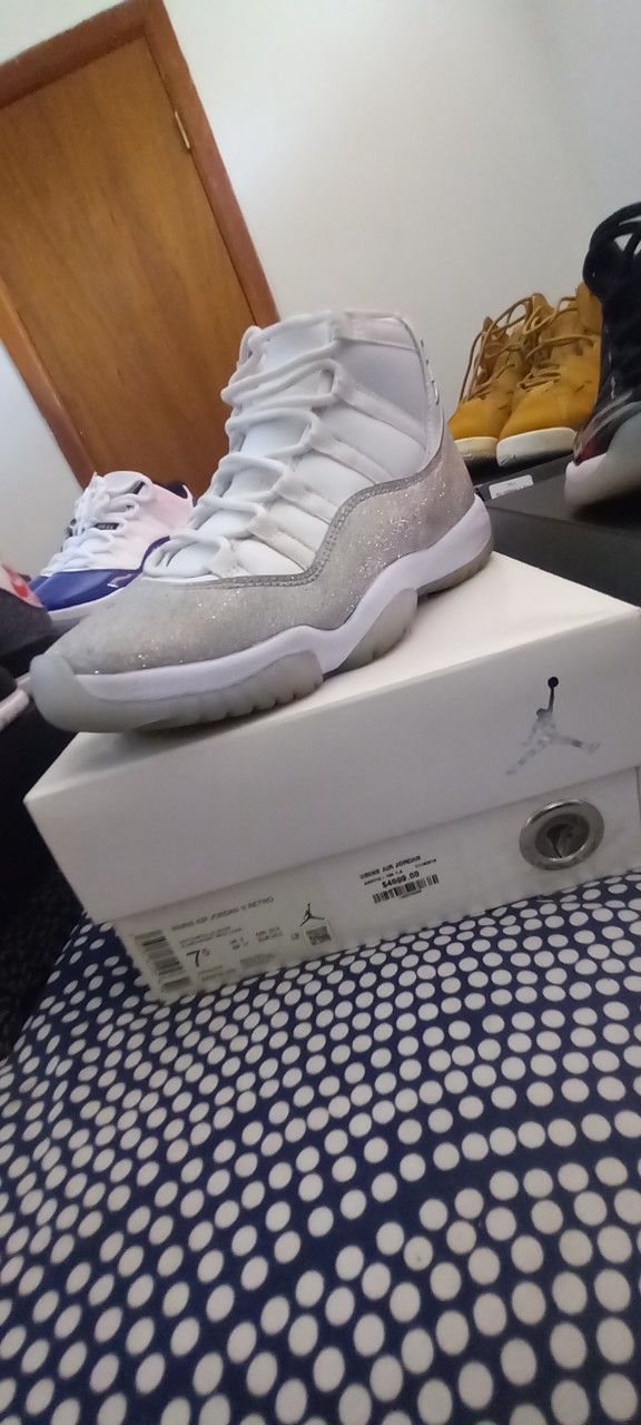 Glitter White 11s Jordan Jordan 11 Glitter (W) Size