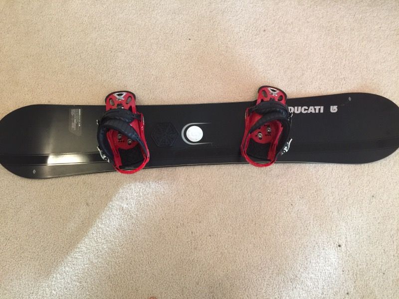 burton ducati snowboard Process 2027 Bad Dog / 159W Frostbite Edges Frostbite edges extend out slightly from the sidewall of the board for added bite when you need it and a smooth and buttery ride when you dont Burton Men's Process Flying V