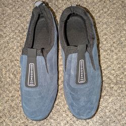  Gym Shoes 