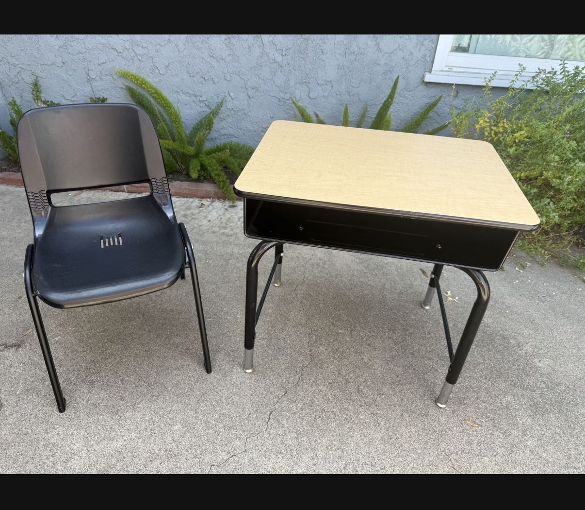 Schools Desks and Chairs