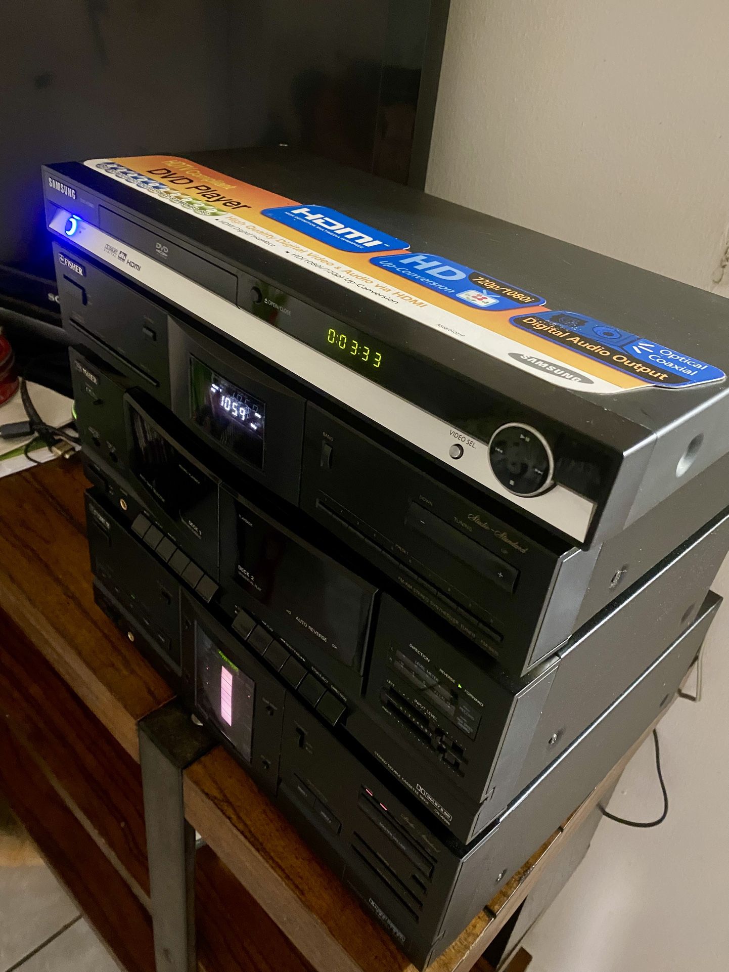 Fisher Vintage Stereo & 4 Speakers