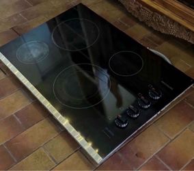 Frigidaire 31” Electric Cooktop Ceramic Glass Stop- Good Working Condition