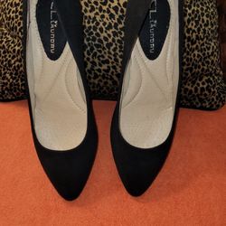 Chinese Laundry Black Suede Like Wedges